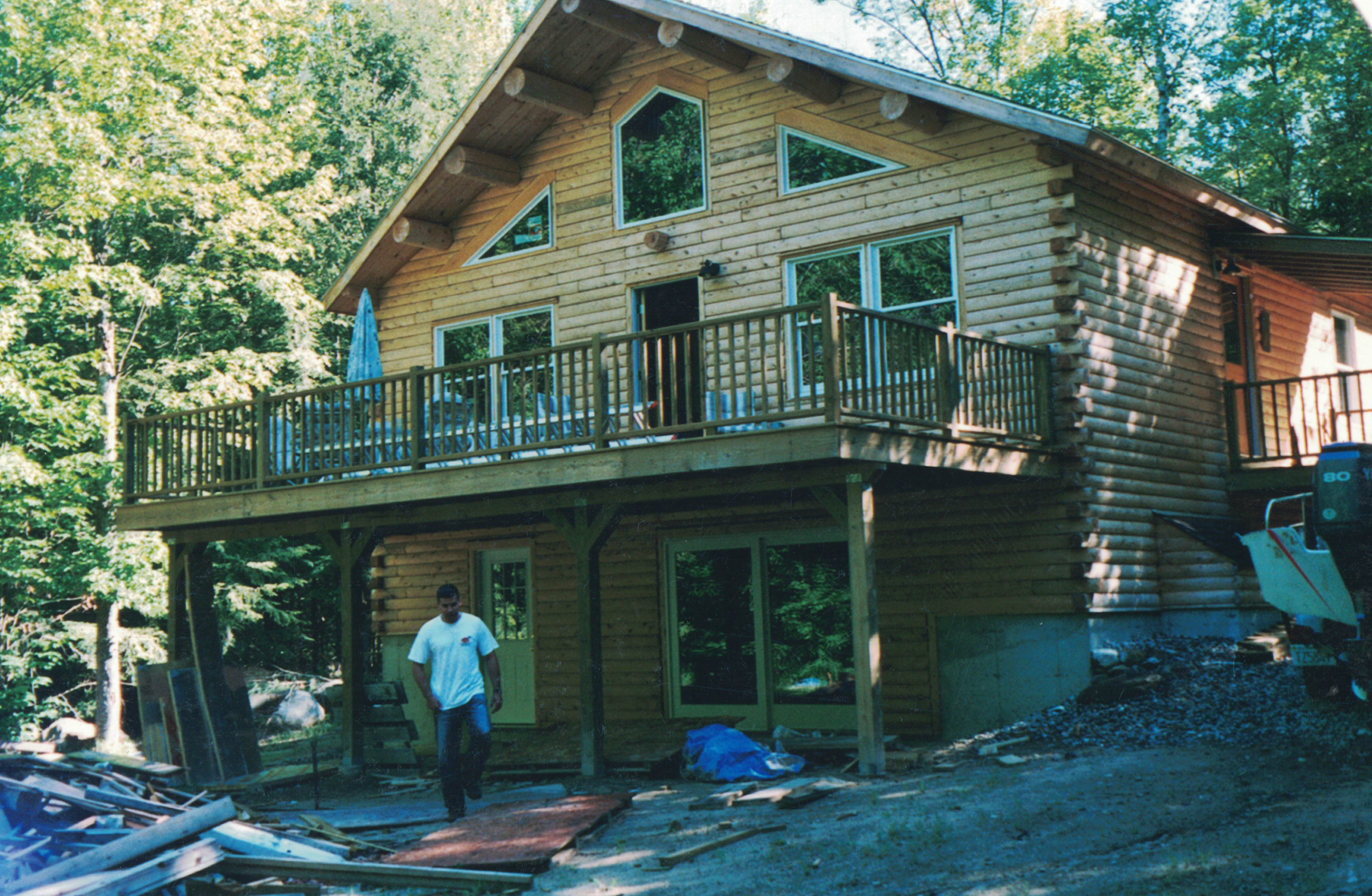 Nelson Wraparound Deck