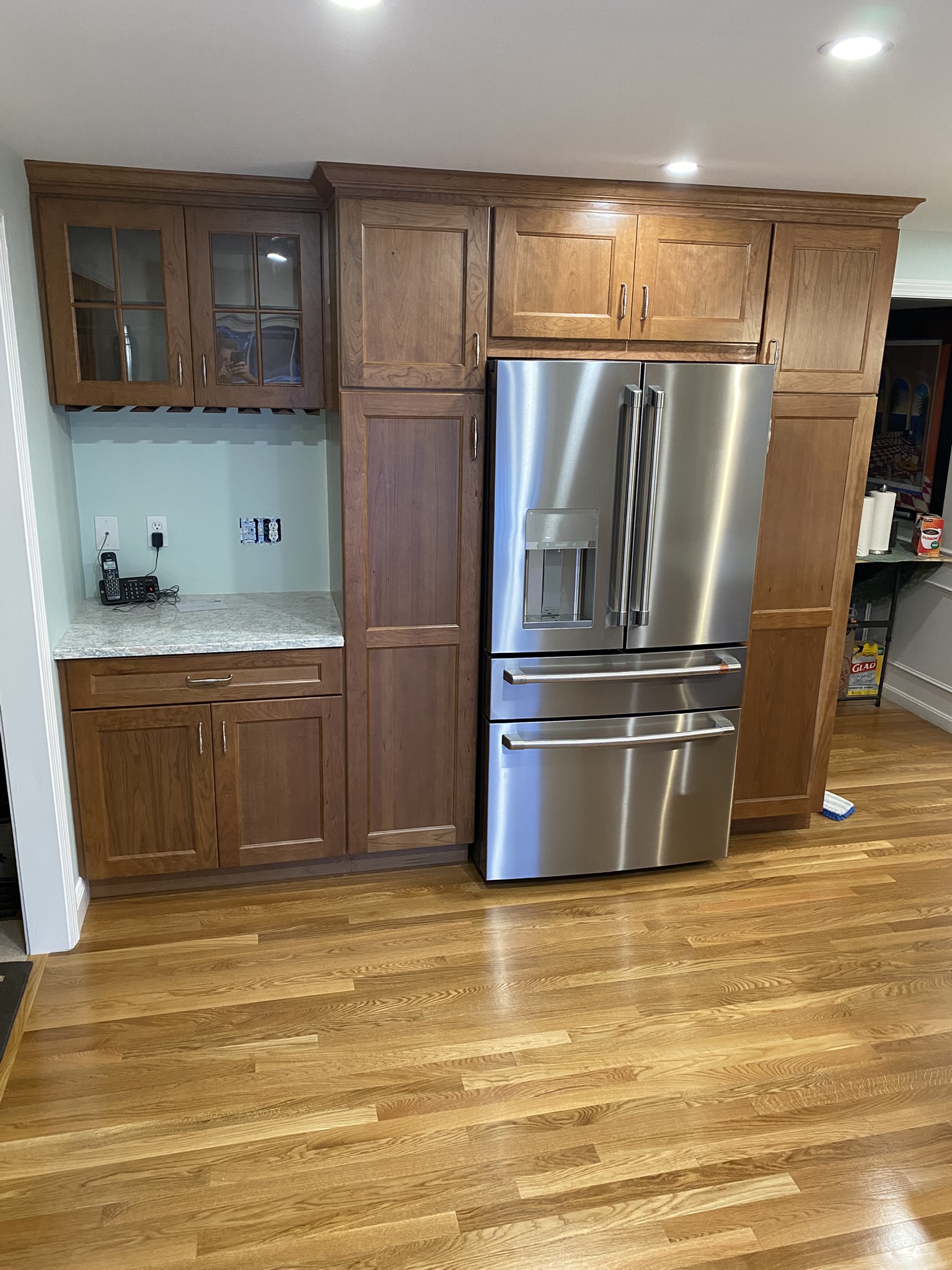 Modern Kitchen Cabinetry & Appliances